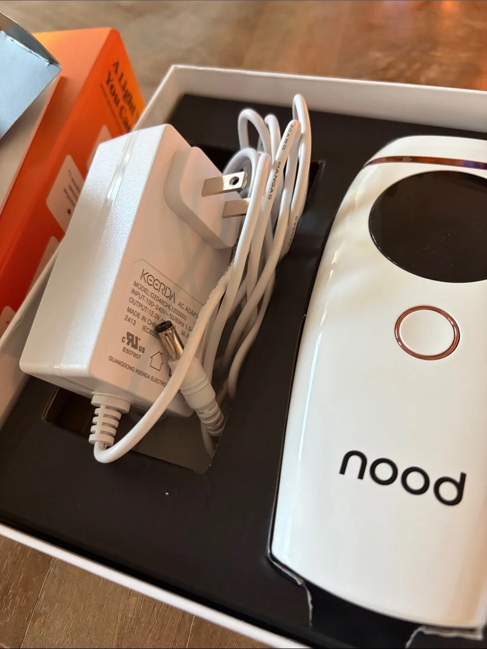 nood The Flasher 2.0 IPL Hair Reduction Device — White with Gold Accent